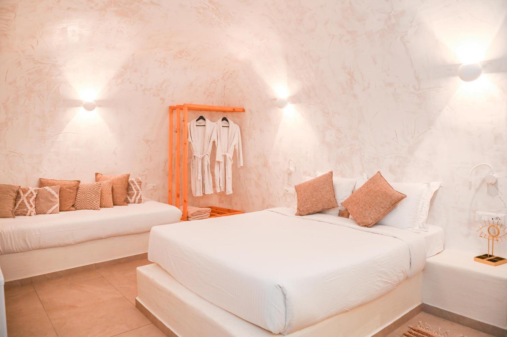 White Curves Santorini Bed & Breakfast Akrotiri  Exterior photo